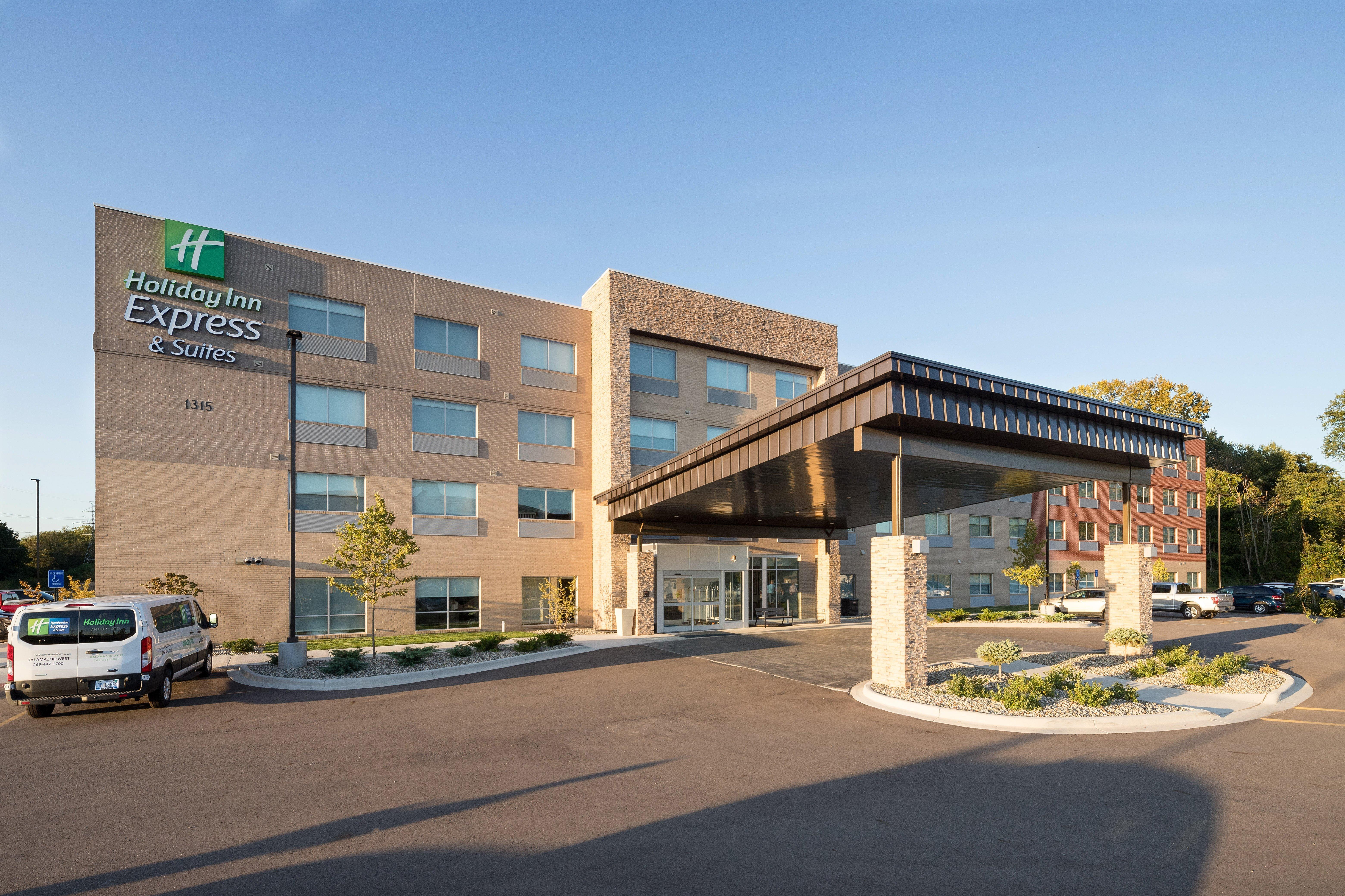 Holiday Inn Express & Suites Kalamazoo West Exterior foto